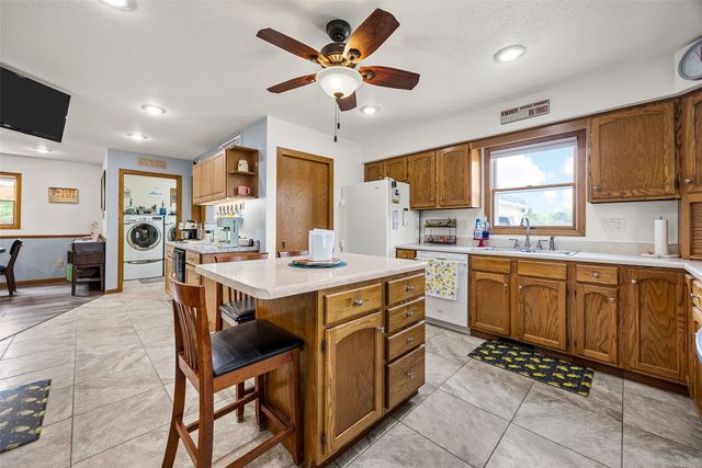 6409 Meadowlark Dr, Cedar Rapids, IA 52404