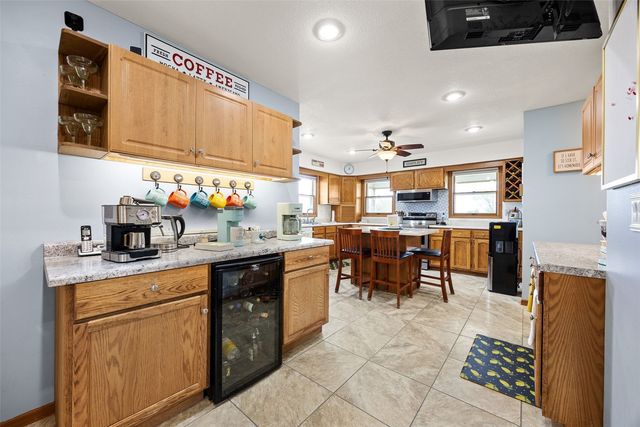 6409 Meadowlark Dr, Cedar Rapids, IA 52404
