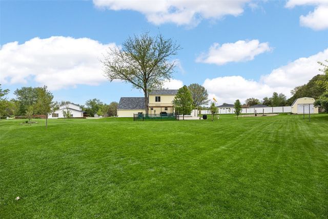 6409 Meadowlark Dr, Cedar Rapids, IA 52404