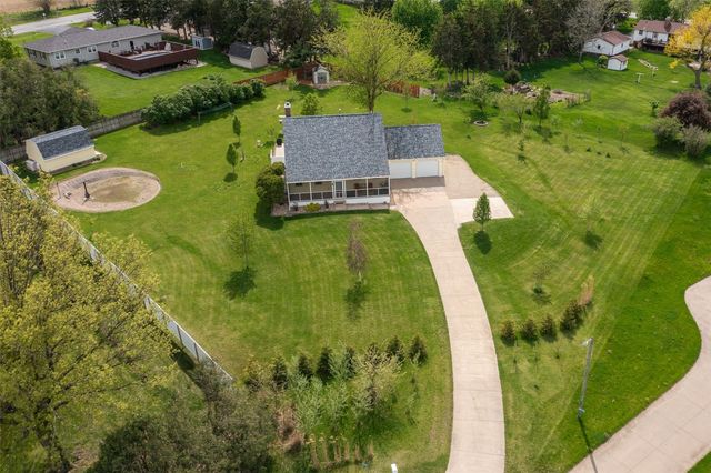 6409 Meadowlark Dr, Cedar Rapids, IA 52404