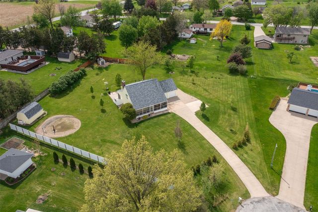 6409 Meadowlark Dr, Cedar Rapids, IA 52404
