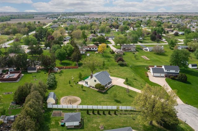 6409 Meadowlark Dr, Cedar Rapids, IA 52404