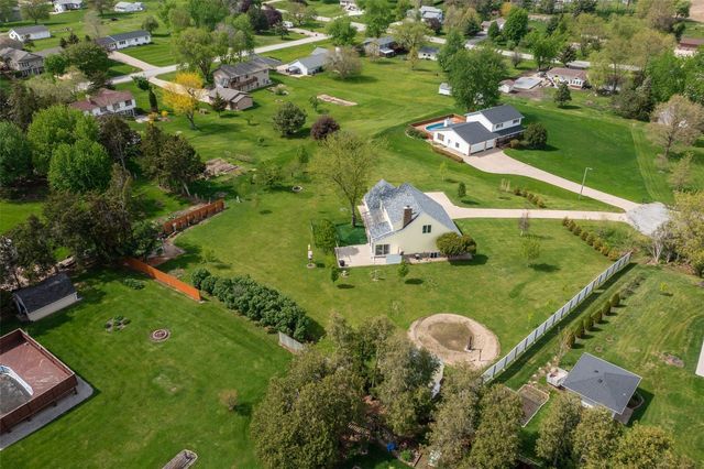 6409 Meadowlark Dr, Cedar Rapids, IA 52404