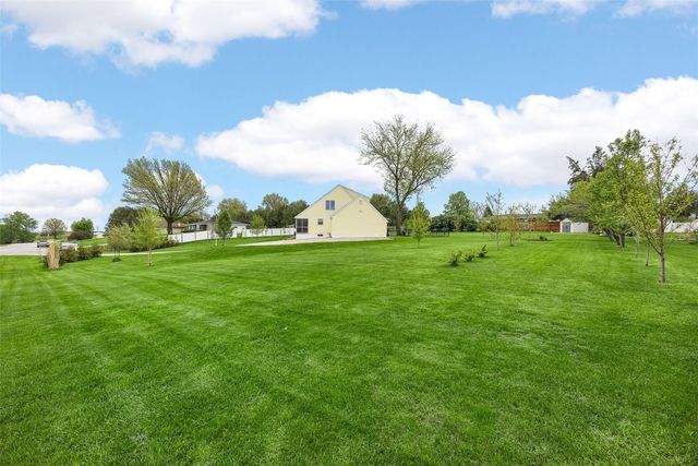 6409 Meadowlark Dr, Cedar Rapids, IA 52404