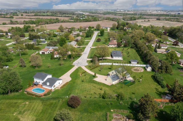 6409 Meadowlark Dr, Cedar Rapids, IA 52404