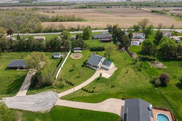 6409 Meadowlark Dr, Cedar Rapids, IA 52404