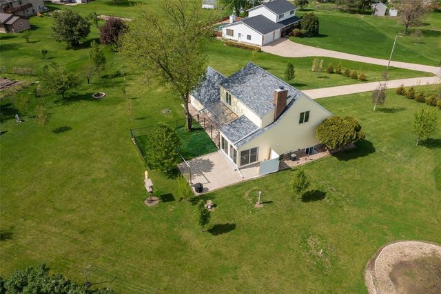 6409 Meadowlark Dr, Cedar Rapids, IA 52404