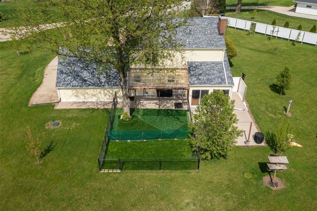 6409 Meadowlark Dr, Cedar Rapids, IA 52404