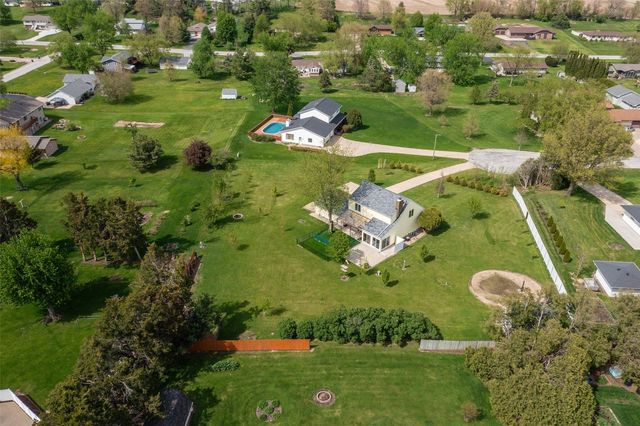6409 Meadowlark Dr, Cedar Rapids, IA 52404