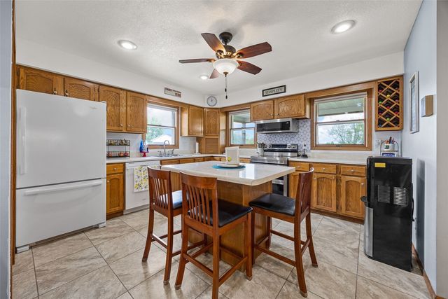 6409 Meadowlark Dr, Cedar Rapids, IA 52404
