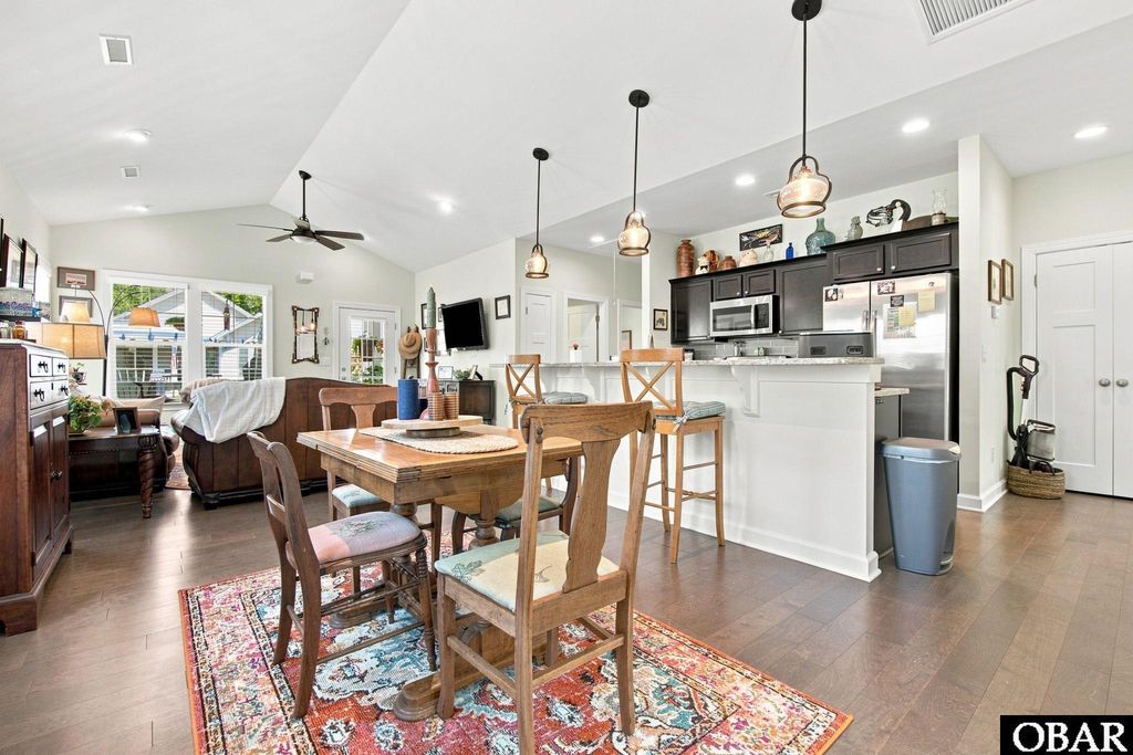Image 2 of property listing at 800 Lindsey Lane, Manteo, NC 27954