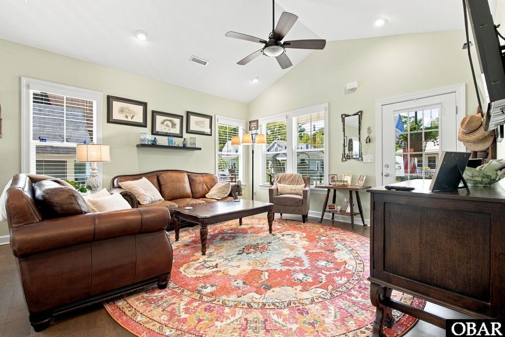 Image 11 of property listing at 800 Lindsey Lane, Manteo, NC 27954