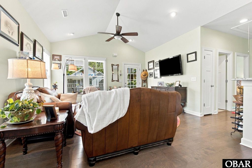 Image 3 of property listing at 800 Lindsey Lane, Manteo, NC 27954