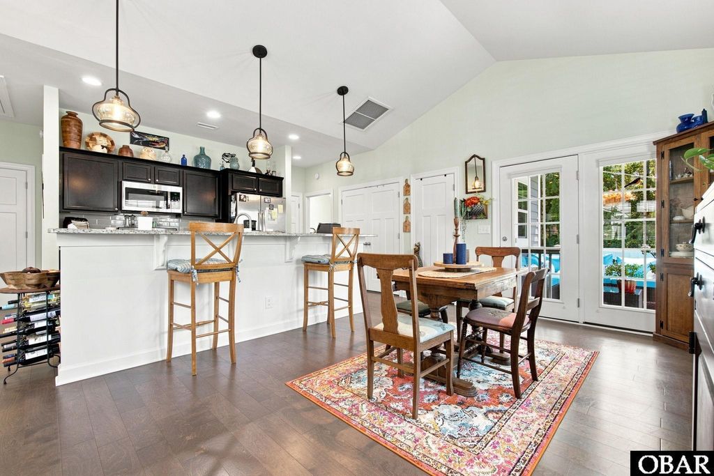 Image 4 of property listing at 800 Lindsey Lane, Manteo, NC 27954