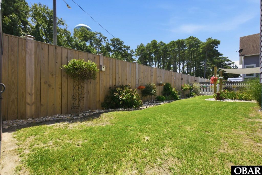 Image 36 of property listing at 800 Lindsey Lane, Manteo, NC 27954