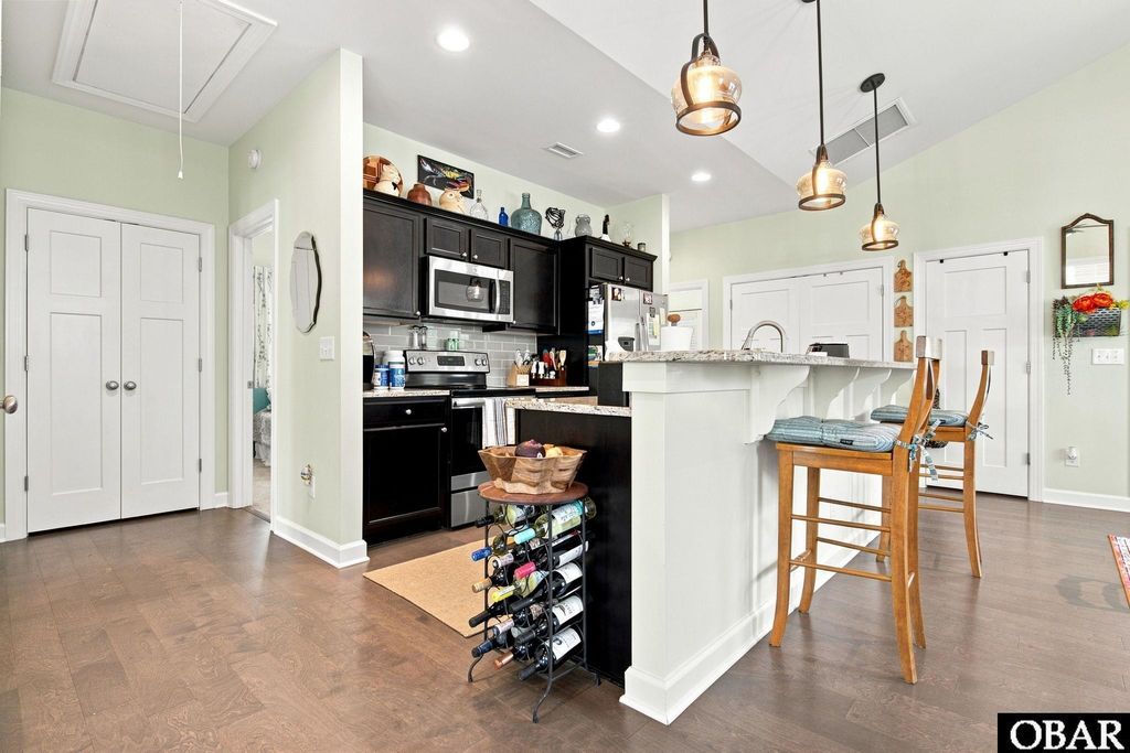 Image 6 of property listing at 800 Lindsey Lane, Manteo, NC 27954
