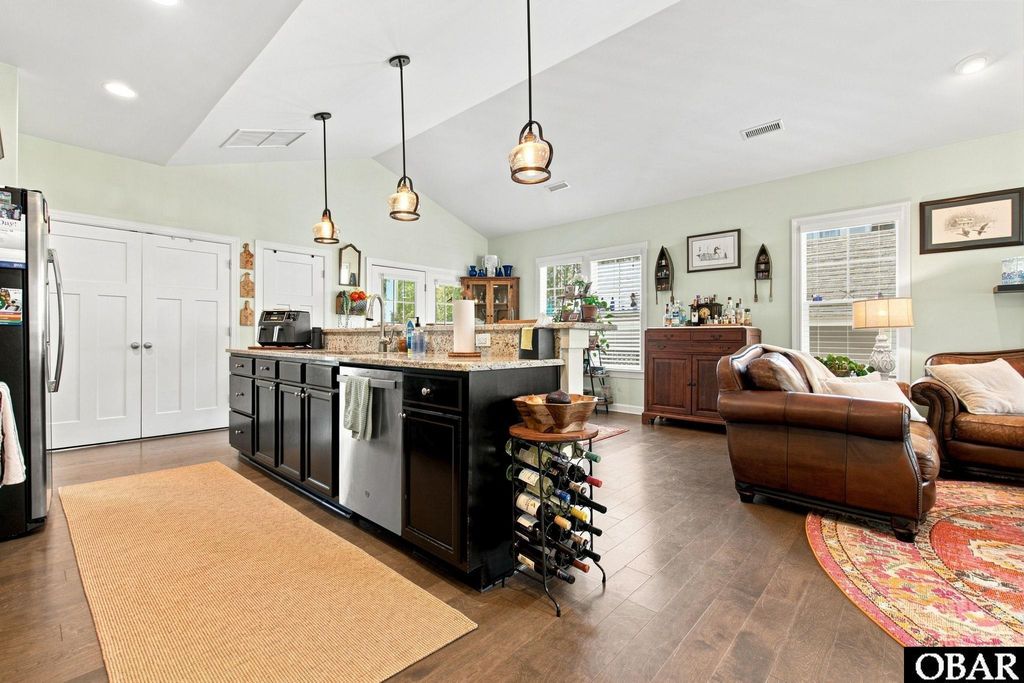 Image 7 of property listing at 800 Lindsey Lane, Manteo, NC 27954