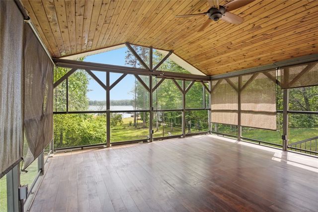 502 Leprechaun Lane, Westminster, SC 29693