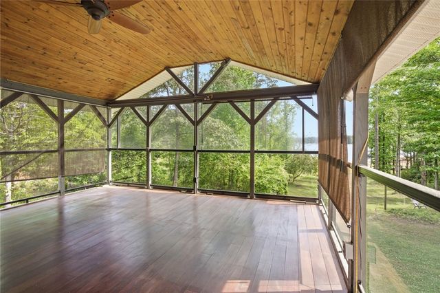 502 Leprechaun Lane, Westminster, SC 29693