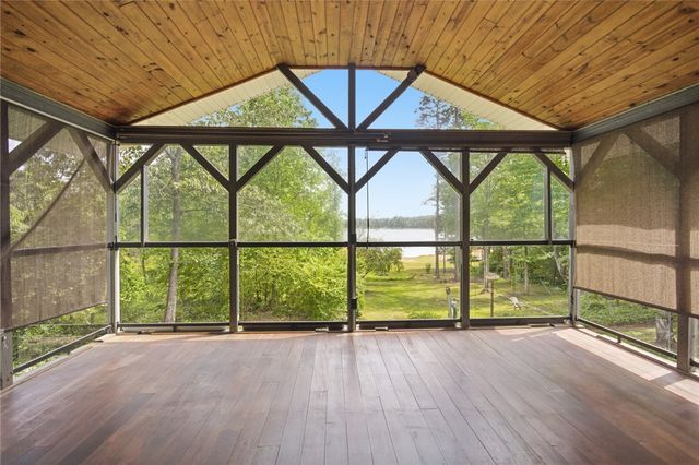 502 Leprechaun Lane, Westminster, SC 29693