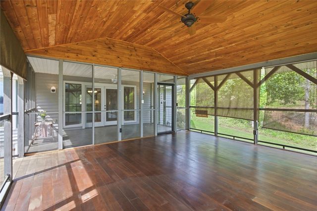 502 Leprechaun Lane, Westminster, SC 29693
