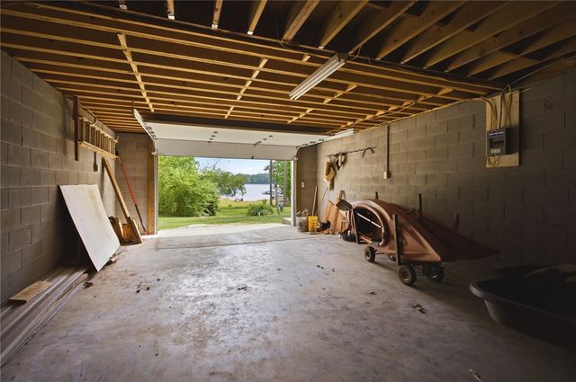 502 Leprechaun Lane, Westminster, SC 29693