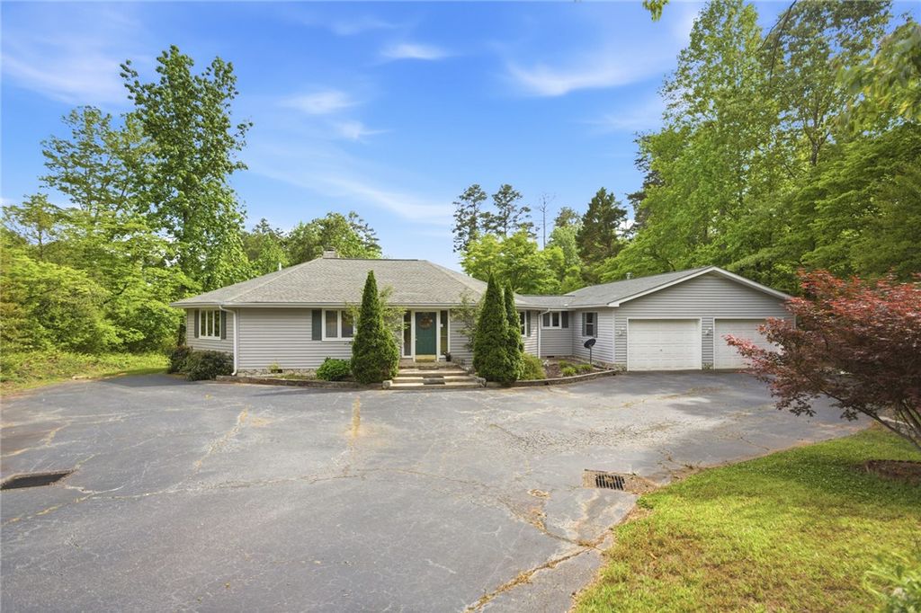 502 Leprechaun Lane, Westminster, SC 29693