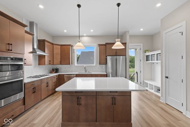 11521 Langton Walk, Zionsville, IN 46077