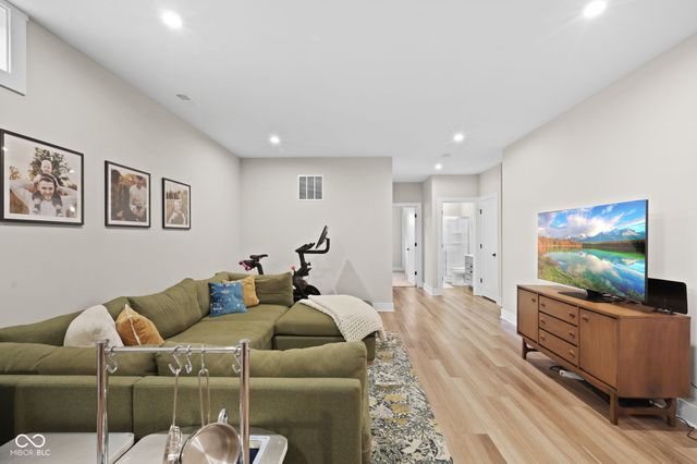 11521 Langton Walk, Zionsville, IN 46077