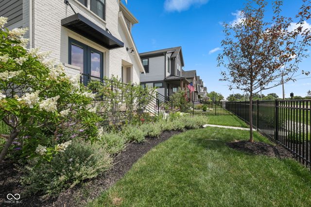 11521 Langton Walk, Zionsville, IN 46077