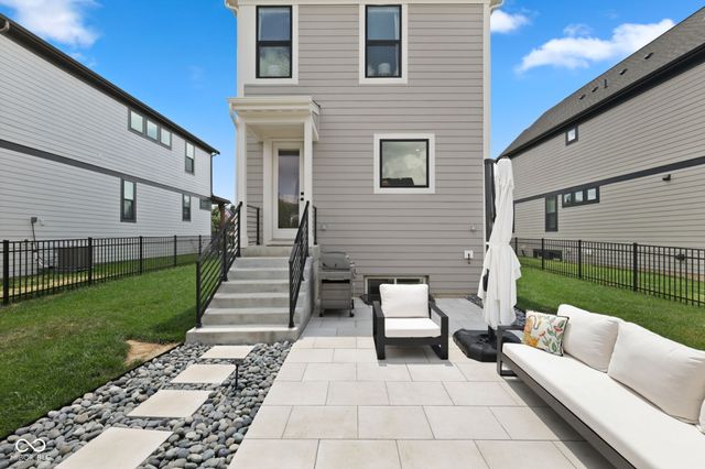 11521 Langton Walk, Zionsville, IN 46077
