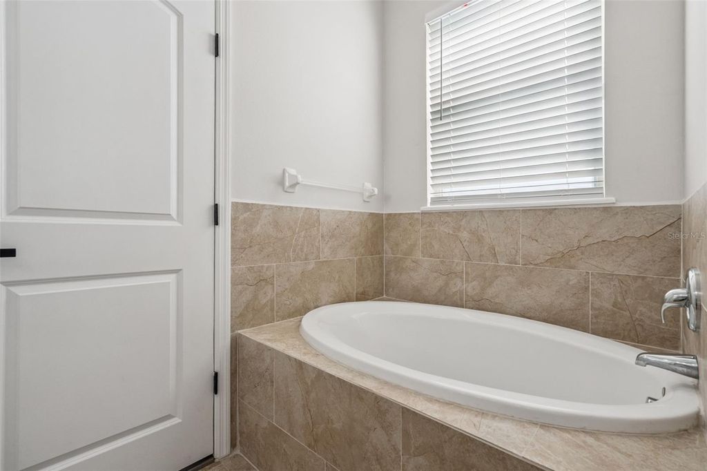 Image 16 of property listing at 10544 MOSS ROSE WAY, Orlando, FL 32832