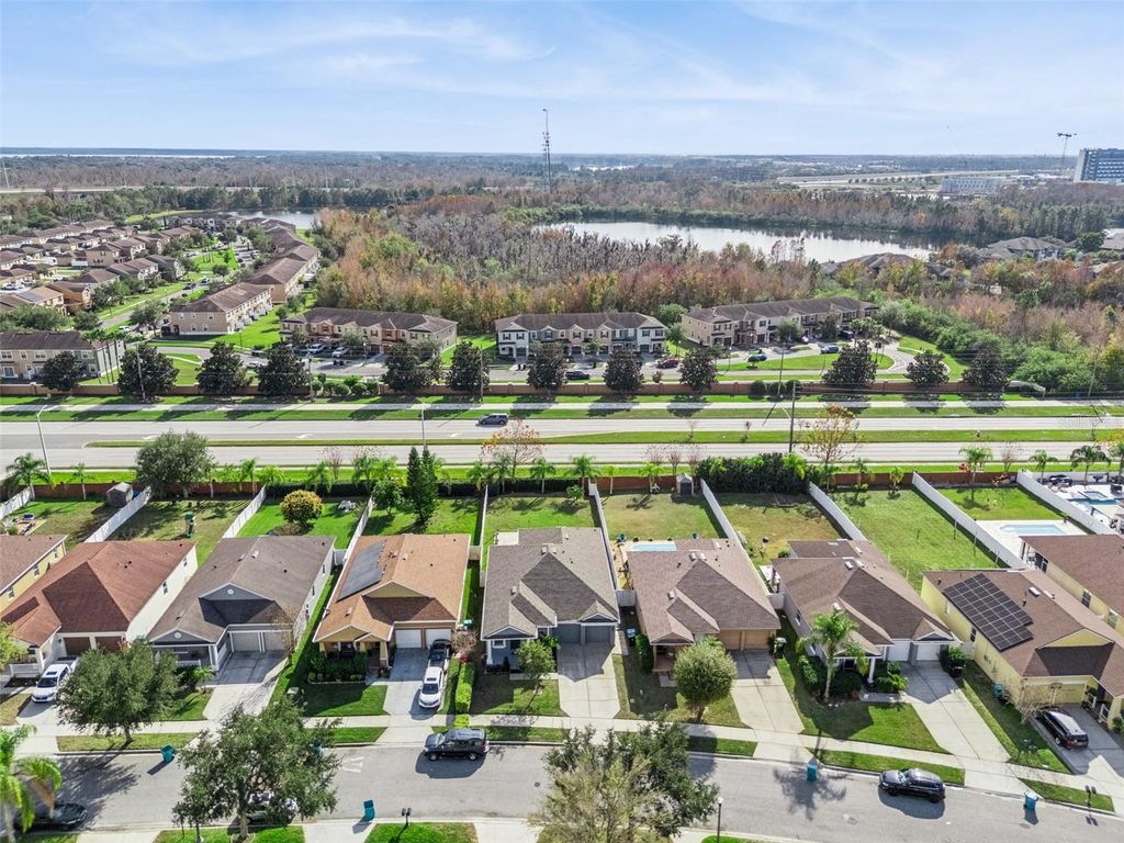 Image 32 of property listing at 10544 MOSS ROSE WAY, Orlando, FL 32832