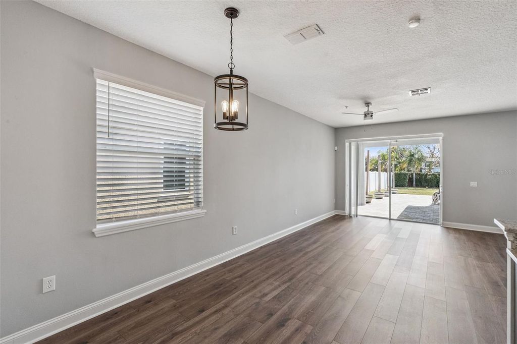 Image 6 of property listing at 10544 MOSS ROSE WAY, Orlando, FL 32832