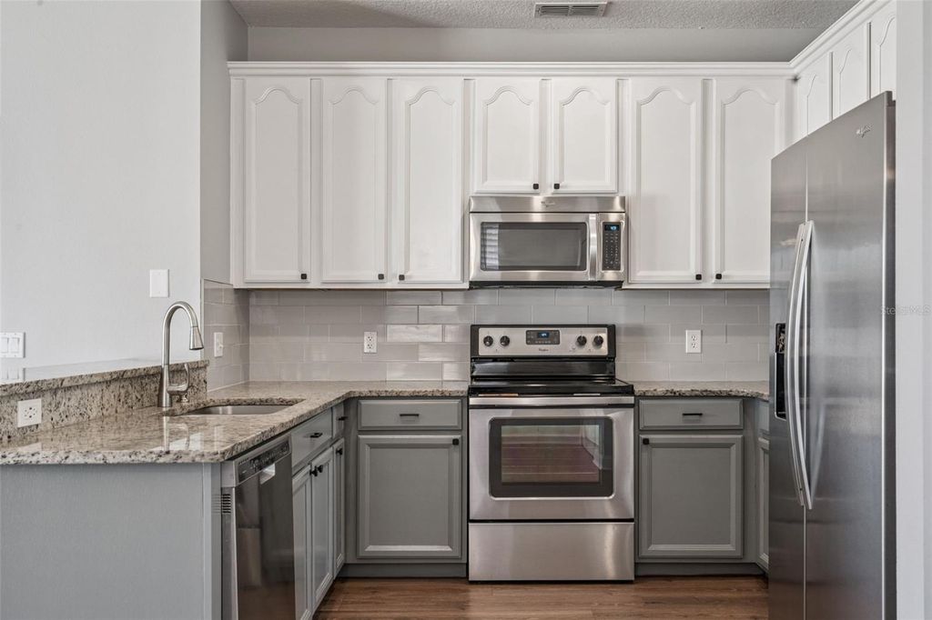 Image 10 of property listing at 10544 MOSS ROSE WAY, Orlando, FL 32832