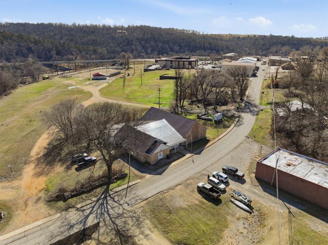 190 W Main Street, Gainesville, MO 65655