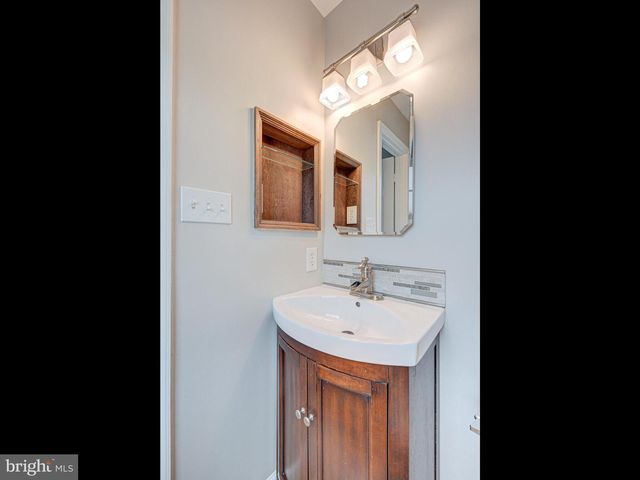 10332 MOCKINGBIRD POND CT, Burke, VA 22015