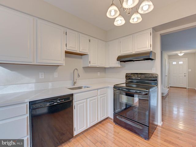 10332 MOCKINGBIRD POND CT, Burke, VA 22015