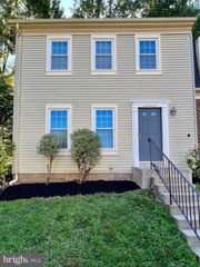 10332 MOCKINGBIRD POND CT, Burke, VA 22015