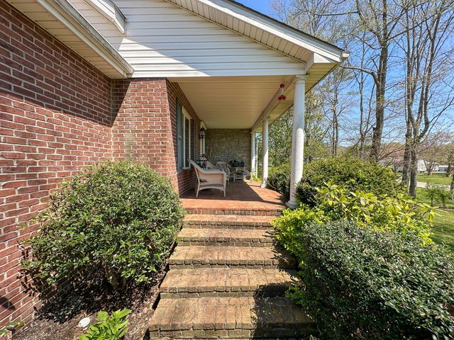 5686 Slate Lick Road, London, KY 40741