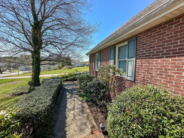 5686 Slate Lick Road, London, KY 40741