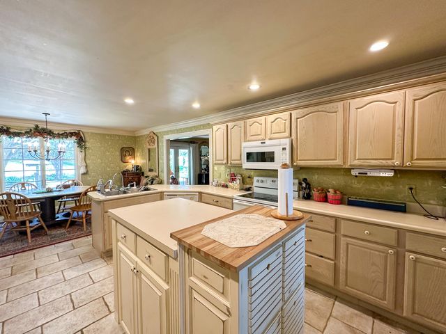 5686 Slate Lick Road, London, KY 40741