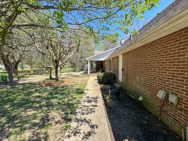 5686 Slate Lick Road, London, KY 40741