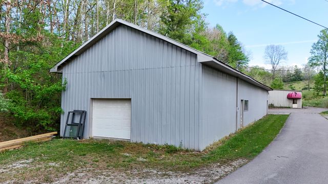 5686 Slate Lick Road, London, KY 40741