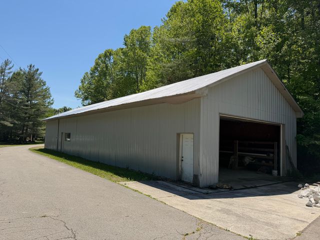 5686 Slate Lick Road, London, KY 40741