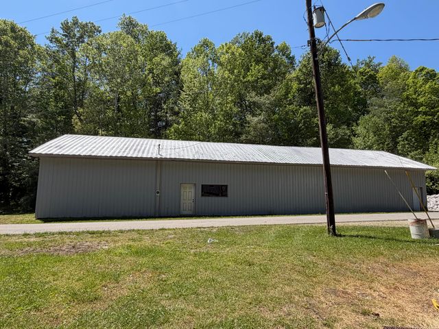 5686 Slate Lick Road, London, KY 40741