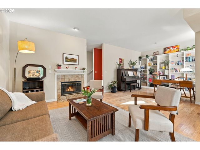 7430 Sw CAPITOL Hwy, Portland, OR 97219