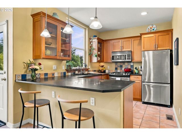 7430 Sw CAPITOL Hwy, Portland, OR 97219