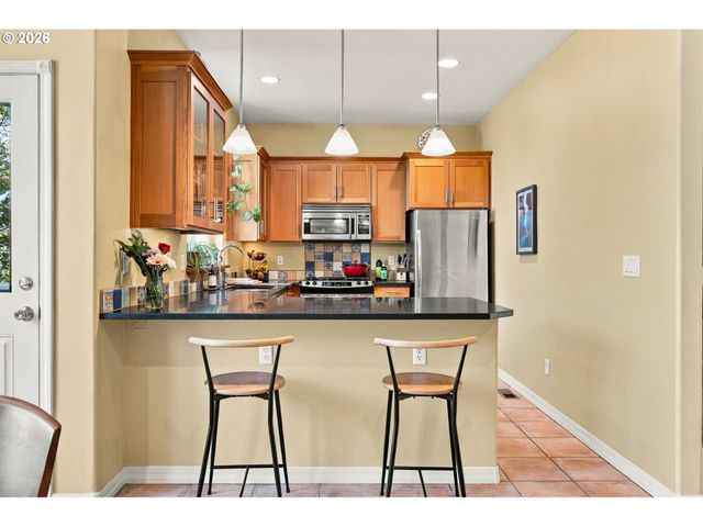 7430 Sw CAPITOL Hwy, Portland, OR 97219