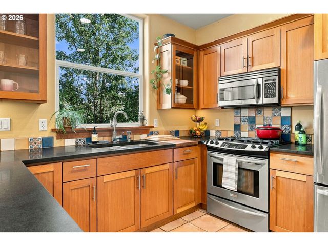 7430 Sw CAPITOL Hwy, Portland, OR 97219
